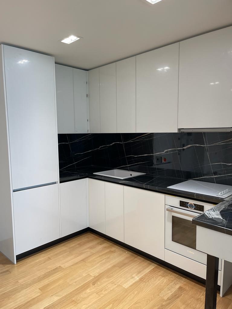 ΚΑΤΟΙΚΙΑ προς Πώληση ΚΟΛΩΝΑΚΙ,455000€,61τ.μ.