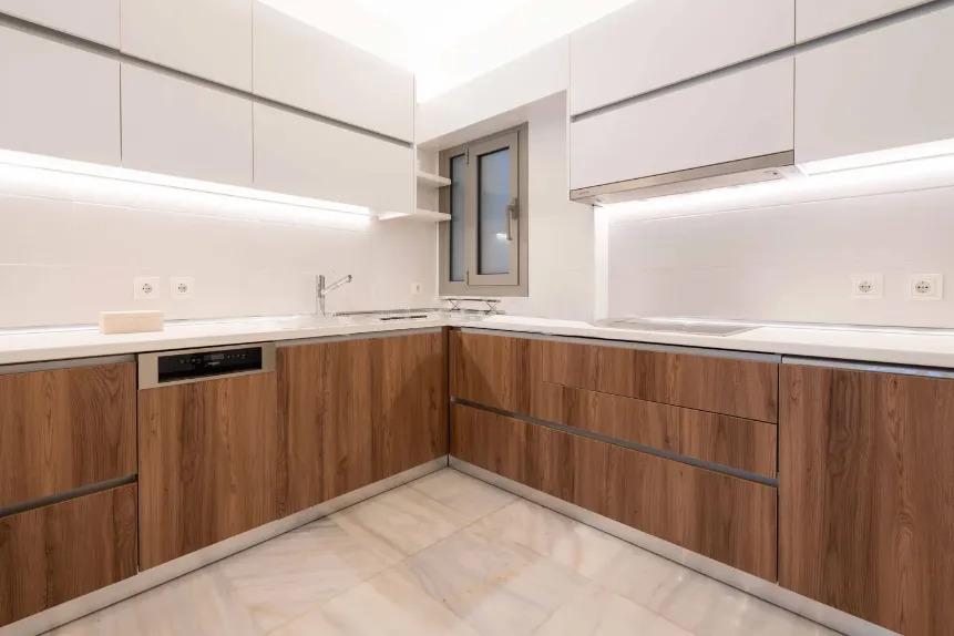 ΚΑΤΟΙΚΙΑ προς Ενοικίαση ΚΟΛΩΝΑΚΙ,3200€,135τ.μ.