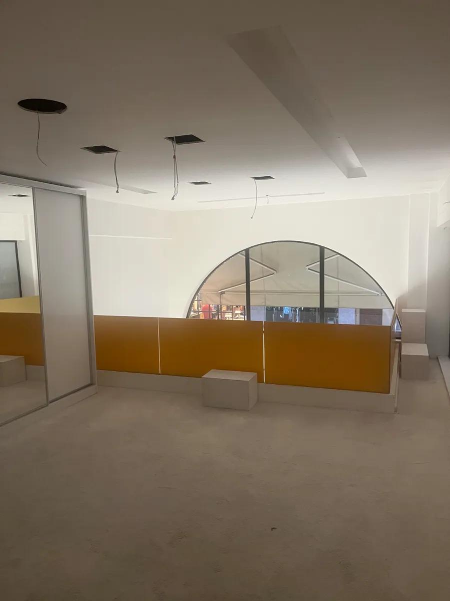 Κατάστημα προς Ενοικίαση ΝΕΑ ΕΡΥΘΡΑΙΑ,1300€,96τ.μ.