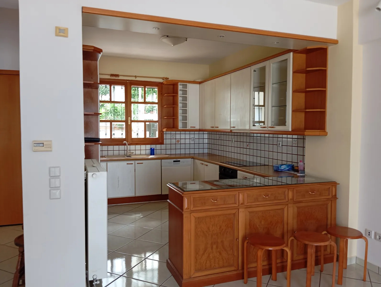 ΚΑΤΟΙΚΙΑ προς Ενοικίαση ΒΥΡΩΝΑΣ,2200€,200τ.μ.